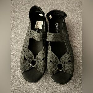 Women’s new US size 8 - European 41  Black Woven Sandals